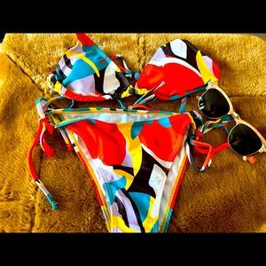 Unused/ unworn bikini w/sunglasses